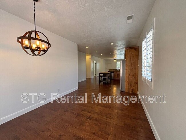 Building Photo - 750 W 350 N