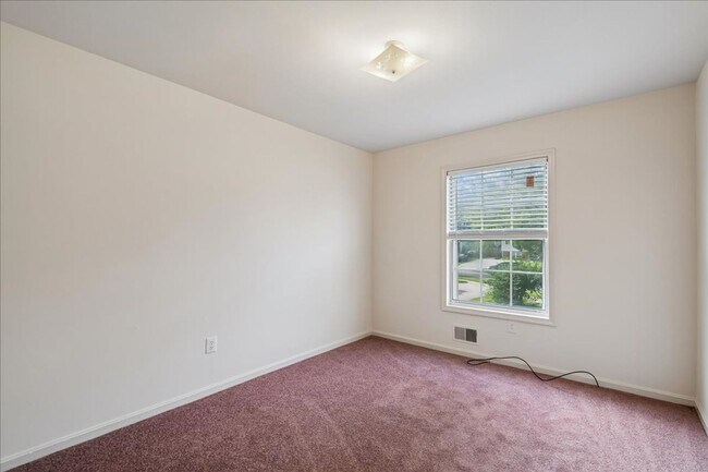 Building Photo - 5004 Stewart Ct