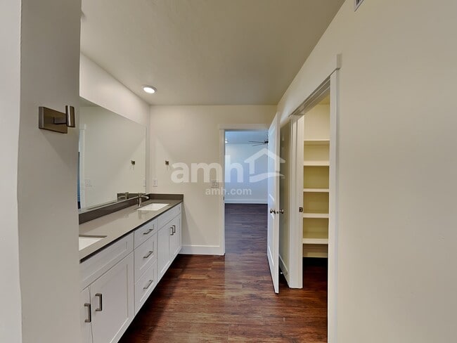 Building Photo - 4113 Keklik Ave
