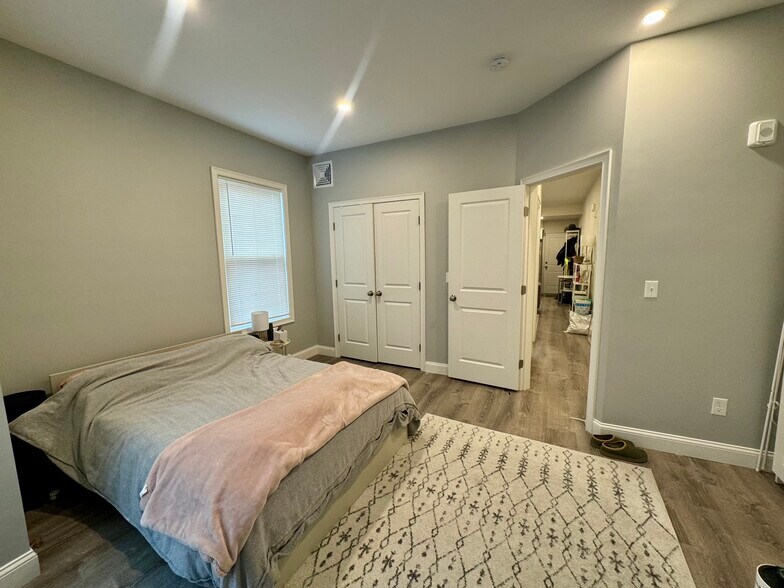 Building Photo - 120 Pitman St