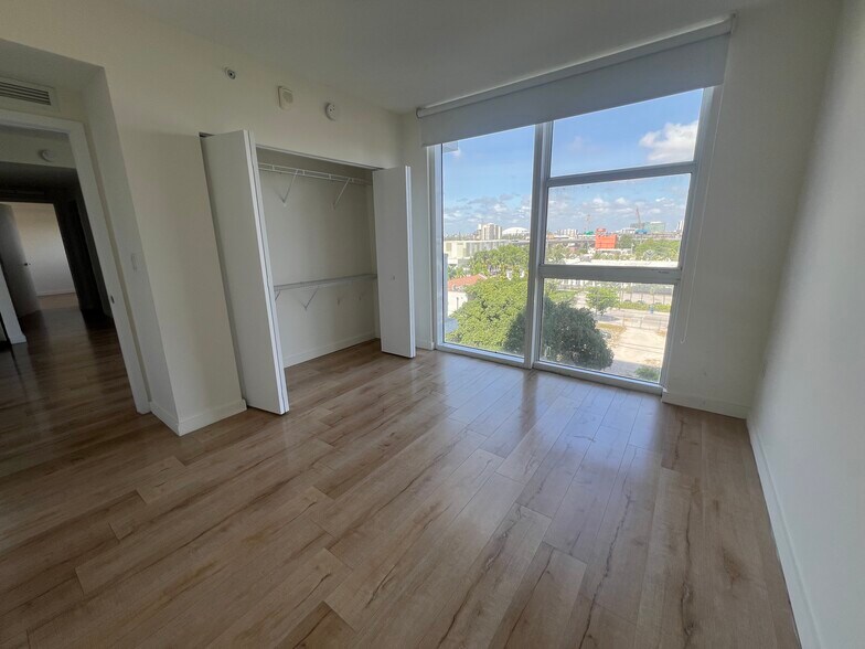 Building Photo - 1524 NE Miami Pl