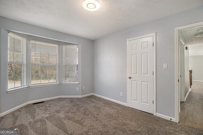 Building Photo - 703 Guide Post Ln