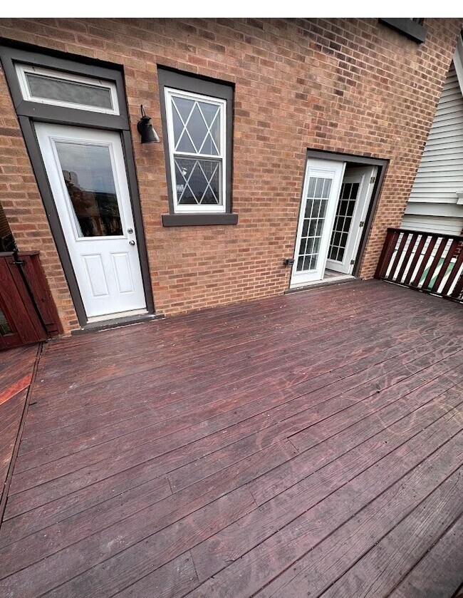 Building Photo - 418 Carl St