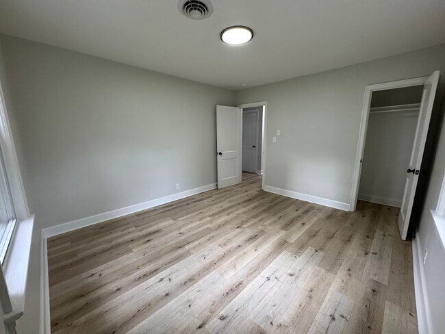 Building Photo - Charming Newly Renovated Home in Greensbor...