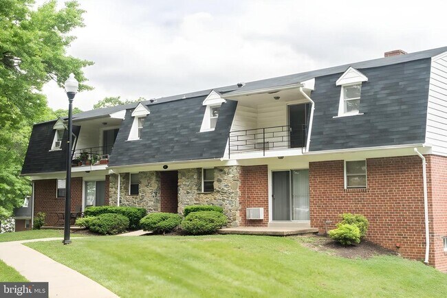 Building Photo - 705 Nottingham Rd