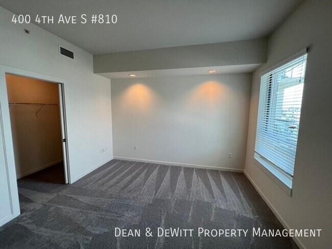 Building Photo - 400 4th Ave S