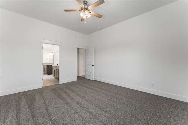 Building Photo - 800 Lewis St