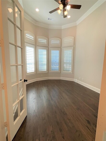 Building Photo - 2026 Artemis Ct