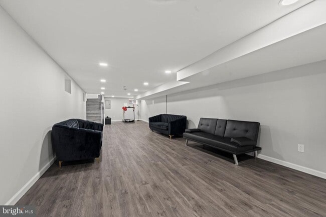 Building Photo - 4928 Florence Ave