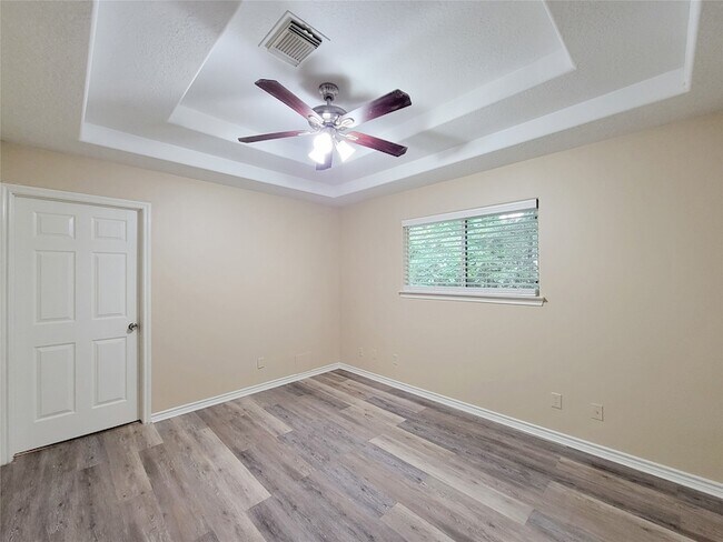 Building Photo - 12700 Royal Green Dr