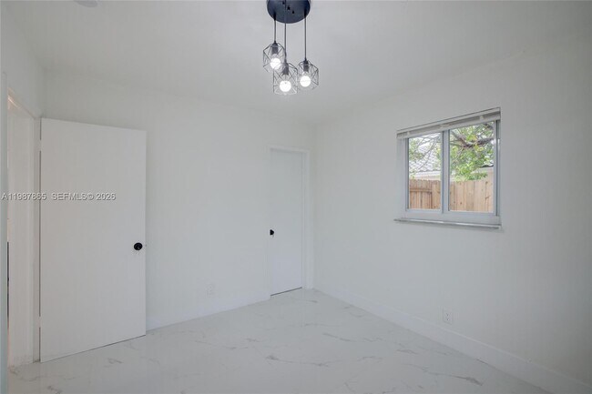 Building Photo - 1750 NE 56th Ct