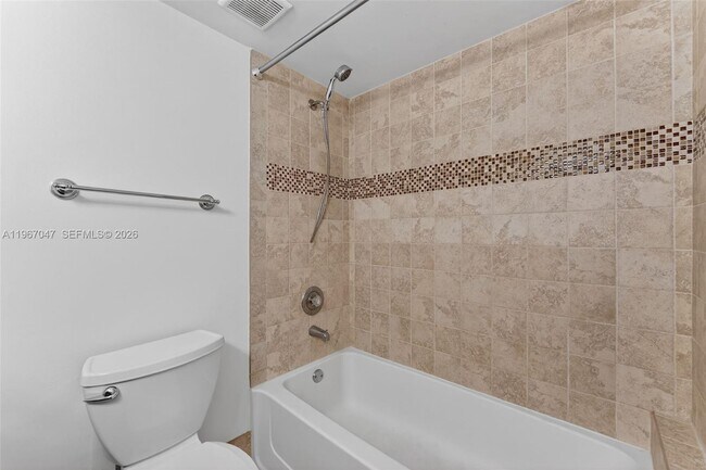 Building Photo - 2841 N Oakland Forest Dr