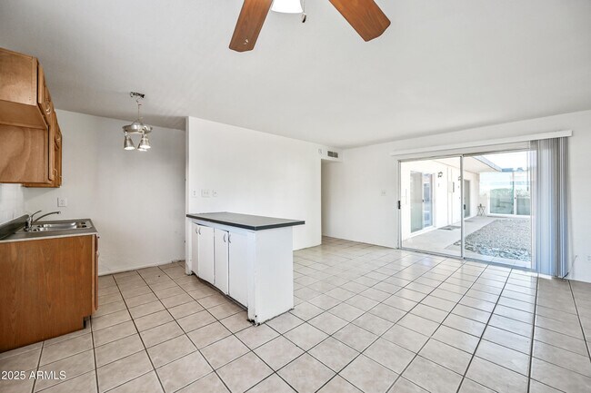 Building Photo - 1710 E Ocotillo Rd