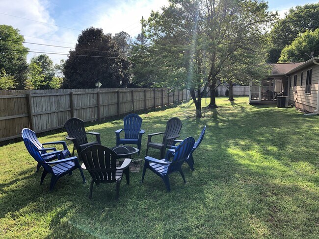Building Photo - 201 Deerchase Dr