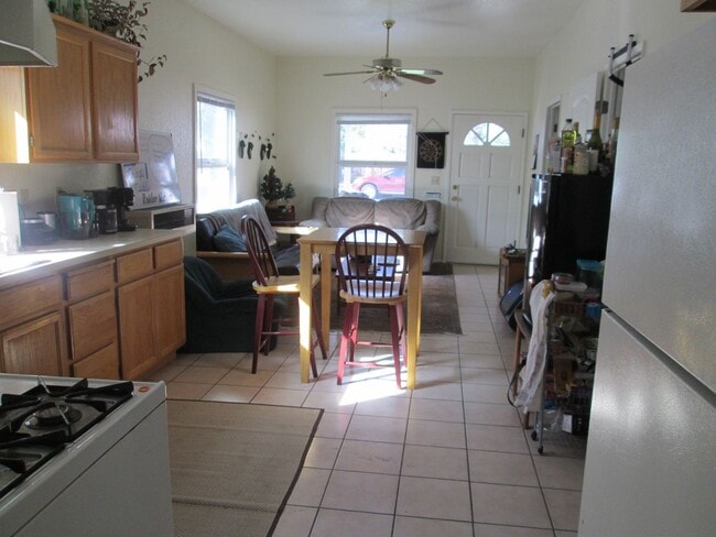 Building Photo - Branch, 367-369