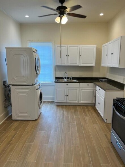 Primary Photo - 3111 Magazine St