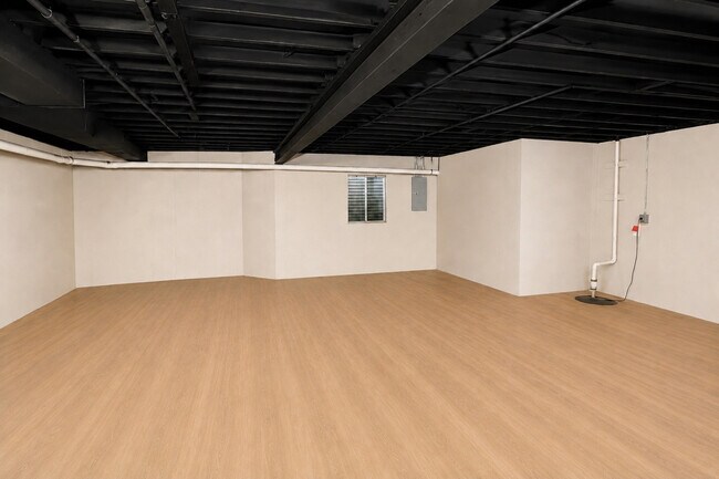 Building Photo - 651 Lancaster Cir