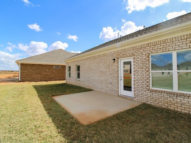 Building Photo - MOVE-IN Ready Home in New Market! $1,200 Rent Special!