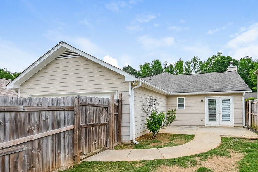 Building Photo - 505 Walnut Woods Dr