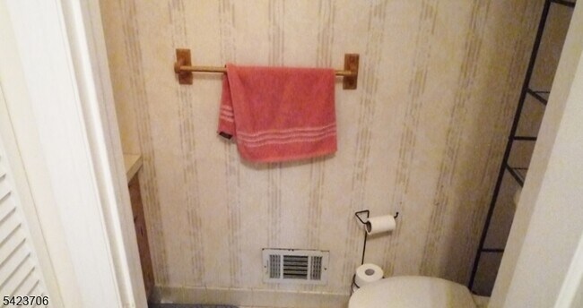 Building Photo - 14 Watchung Trail