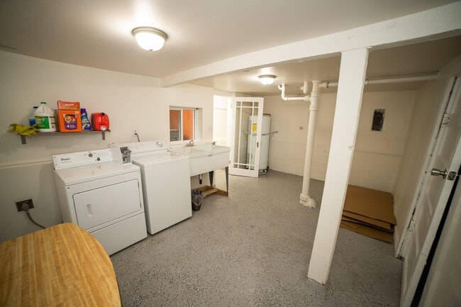 Building Photo - 2428 Alki Ave SW