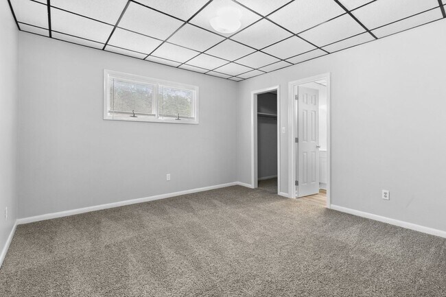 Building Photo - 210 Colonial Dr