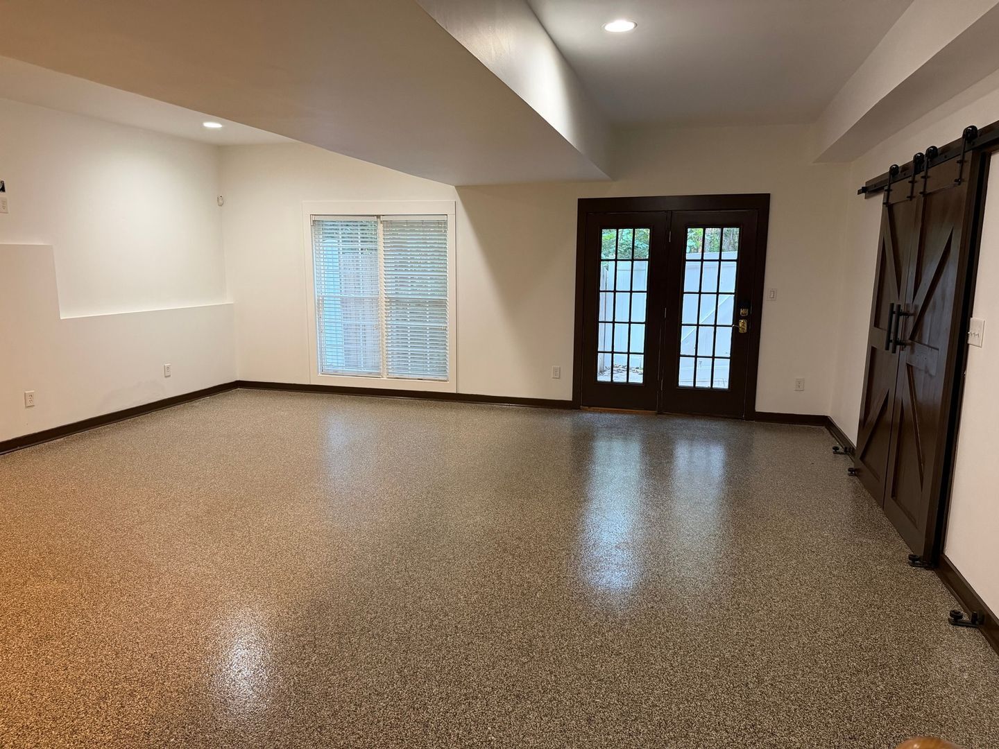 Building Photo - 5041 Woodland Bay Dr