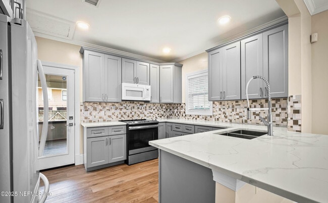 Building Photo - 930 Cordova Pl