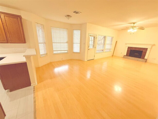 Building Photo - 2438 Falcon Dr