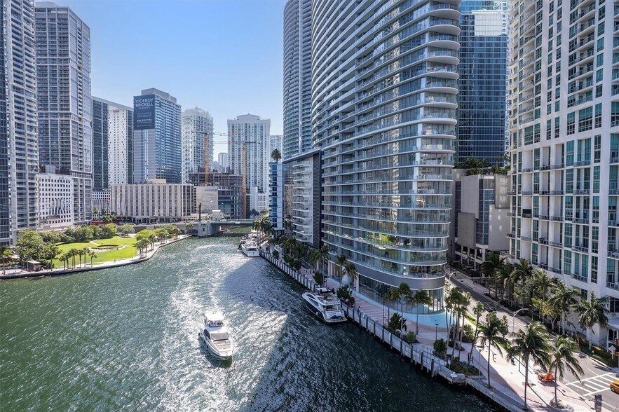 Building Photo - 300 Biscayne Boulevard Way