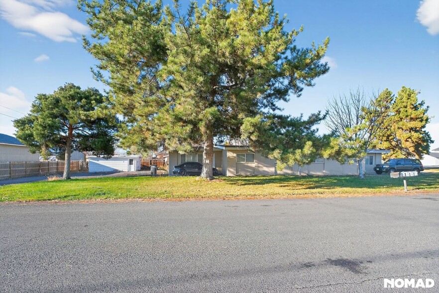 Building Photo - 7733 McDougal Ave NE