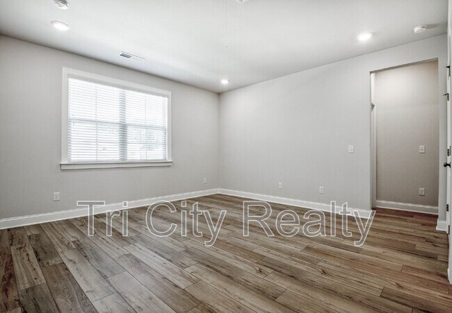 Building Photo - 602 Skye Ct