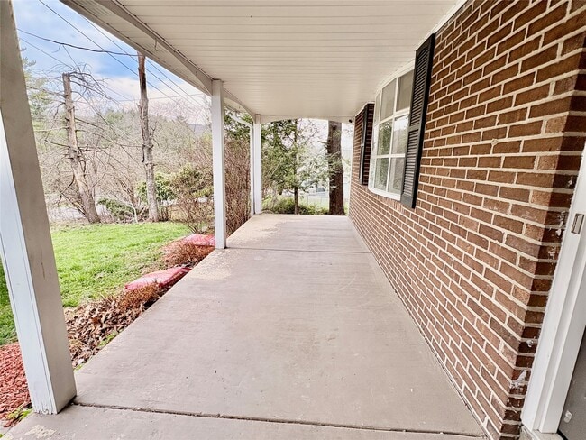 Building Photo - 2409 High Ave