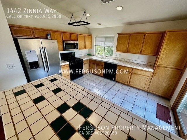 Building Photo - 1442 Zinnia Way