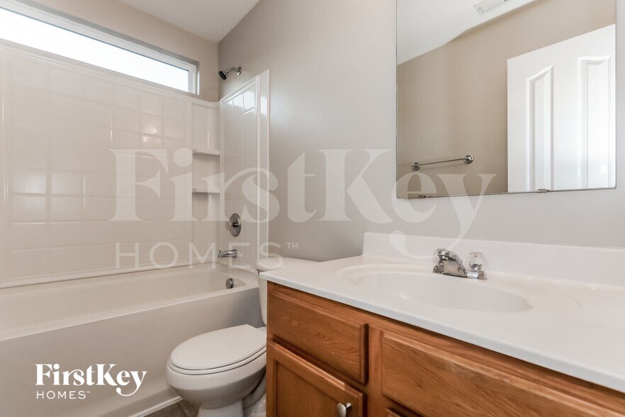 Building Photo - 16422 Austringer Pl