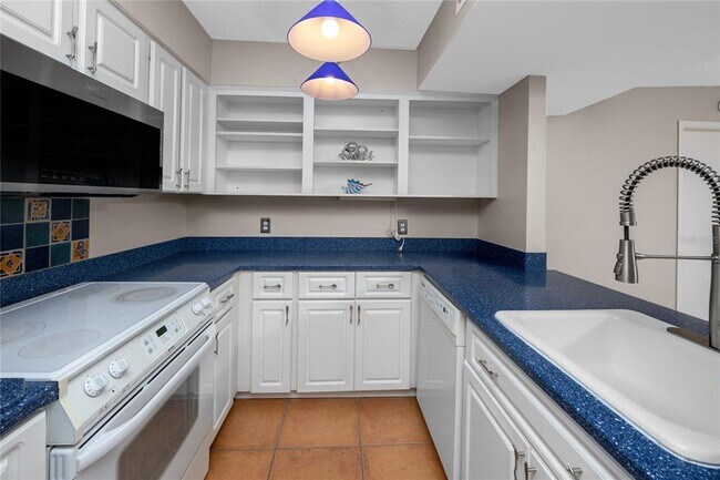 Building Photo - 2333 Feather Sound Dr