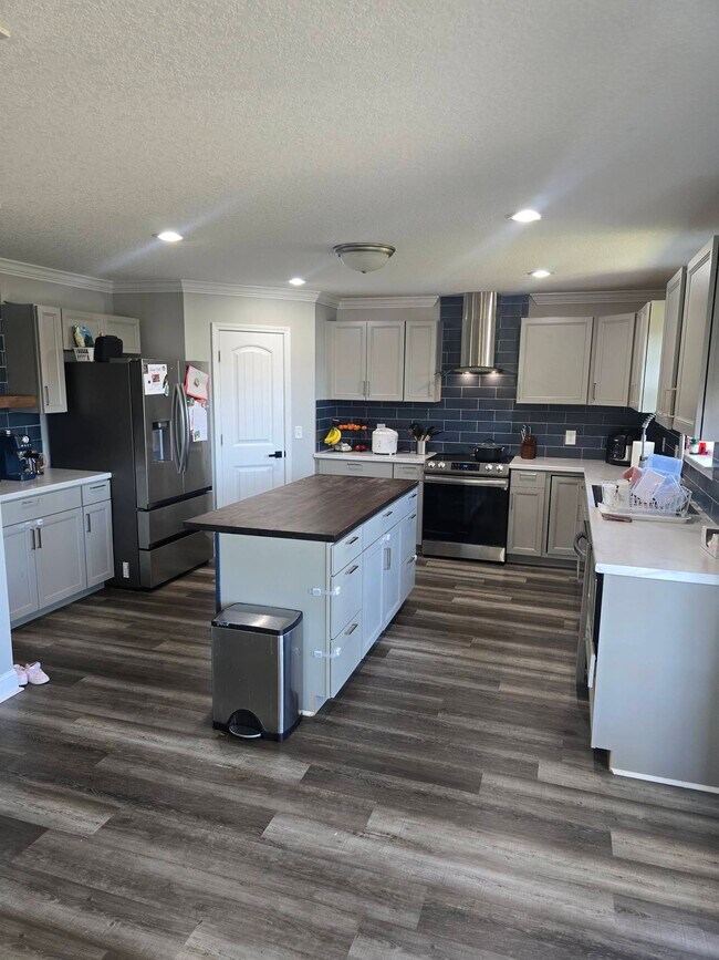 Building Photo - 504 Wyckfield Way