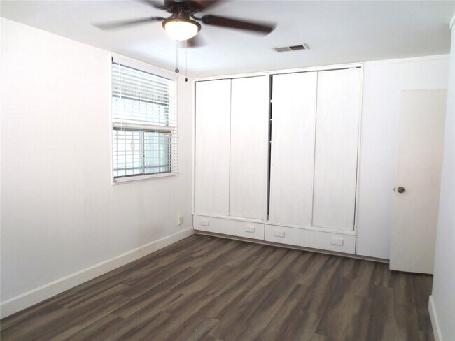 Building Photo - 6633 Mobud Dr