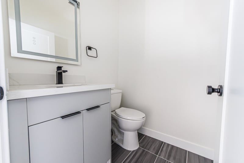 Building Photo - 1330 Tamarind Ave