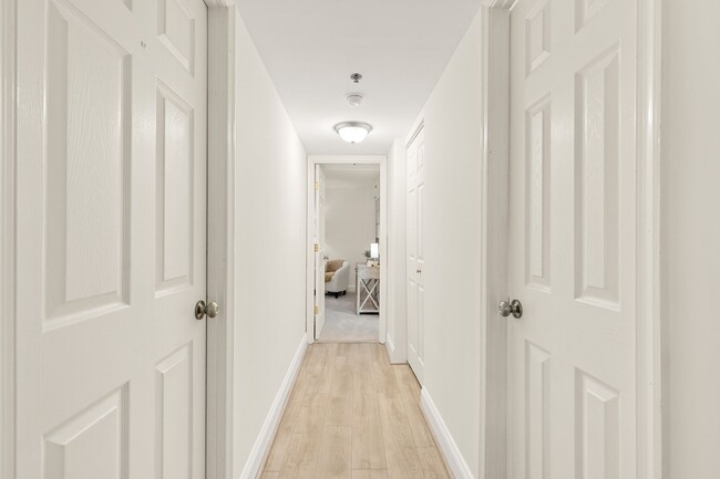 Building Photo - Spacious & Conveniently Located 2br/2ba on U St Corridor!