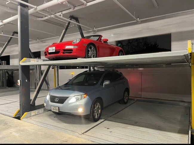 Building Photo - 2727 Houston Ave