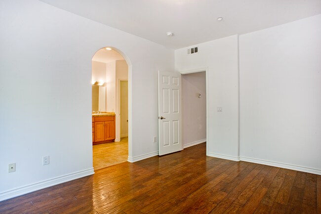 Building Photo - 2339 Chiquita Ln