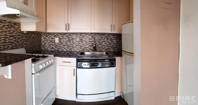 Building Photo - 1 bedroom in New York NY 11102