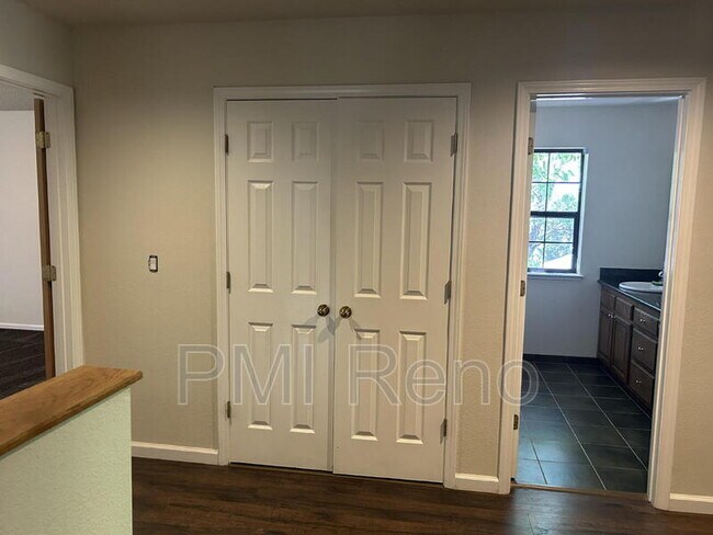 Building Photo - 1106 Happy Valley Ct