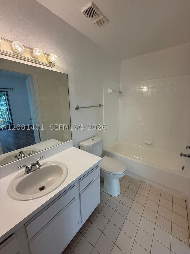 Building Photo - 2550 SW 18th Terrace