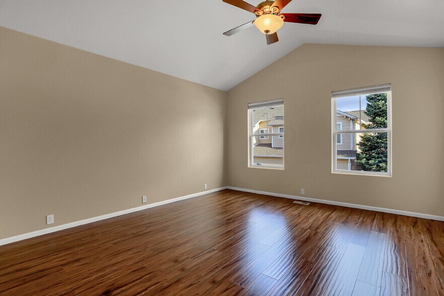 Building Photo - Bright & Spacious 3-Bed Townhome Just 15 M...