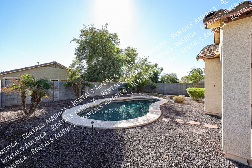 Building Photo - 17033 W Sonora St