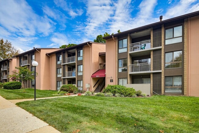 Building Photo - 5911 Tamar Dr
