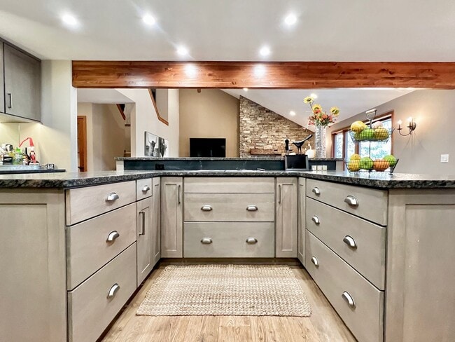 Building Photo - Sophisticated Condo Retreat on Old Mission Peninsula
