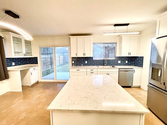 Building Photo - 9503 Dalewood Dr